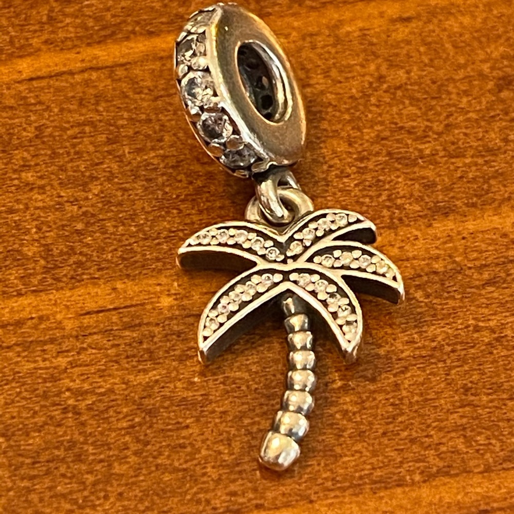 Pandora palm tree